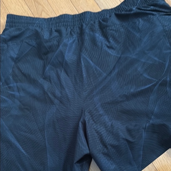 Black Athletic Shorts with Elastic Waistband - Picture 4 of 5